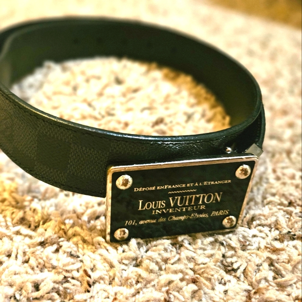 LOUIS VUITTON INVENTEUR 101,avenue desk Champs-Elysees, PARIS